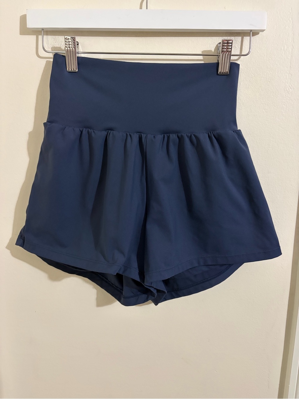 HALARA Navy High-Waist Flared Skort